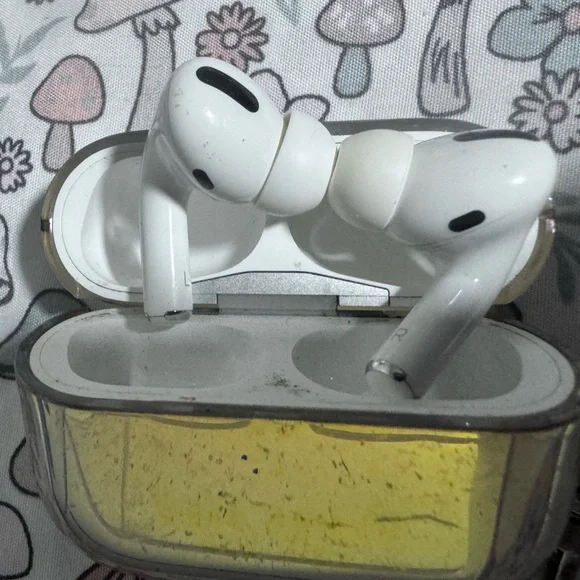 Apple - AirPods 3 Generation Lightning Charging Case